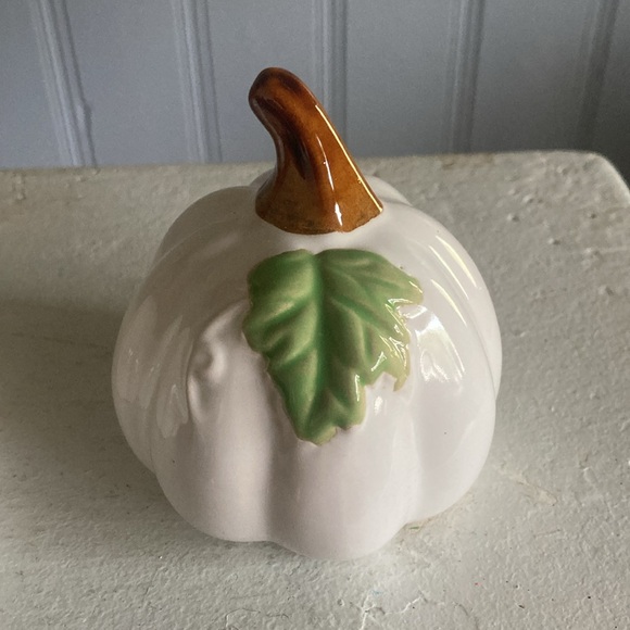 NWT- Set of 3- White- Green Leaf - Porcelain Glazed Fall Pumpkin Decorations 🍂 - Picture 6 of 16